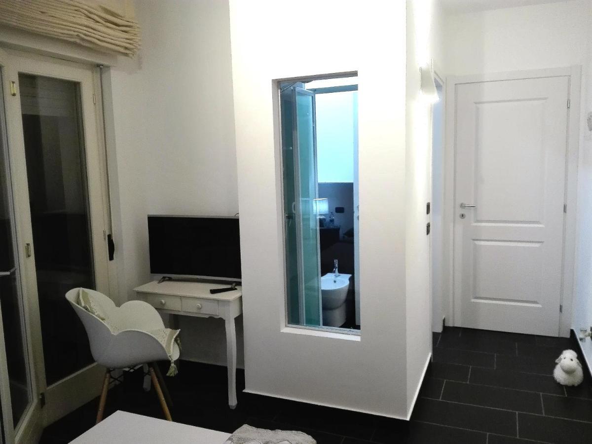 B&B Stazione Latina Sermoneta Extérieur photo